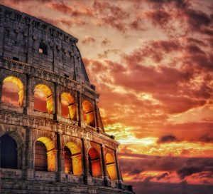 Particolare del Colosseo al tramonto