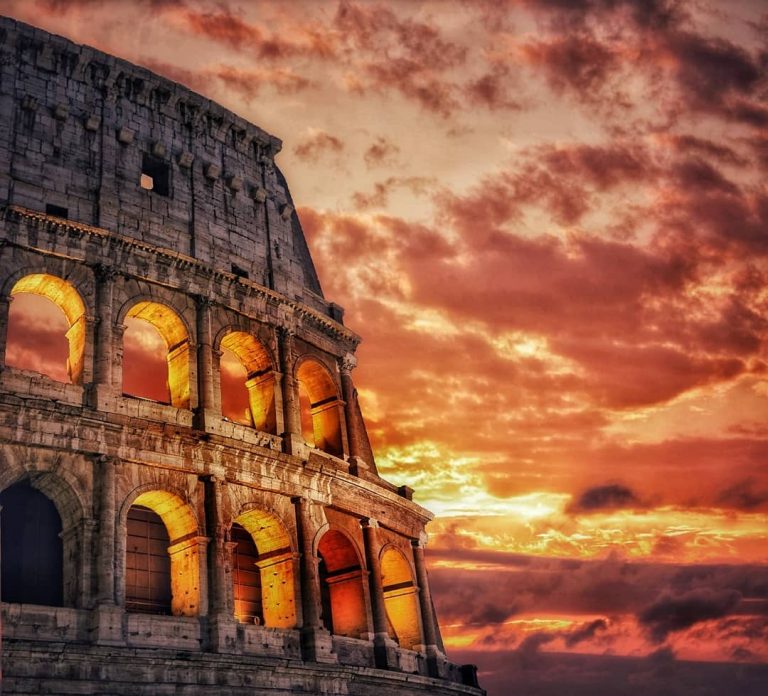 Particolare del Colosseo al tramonto