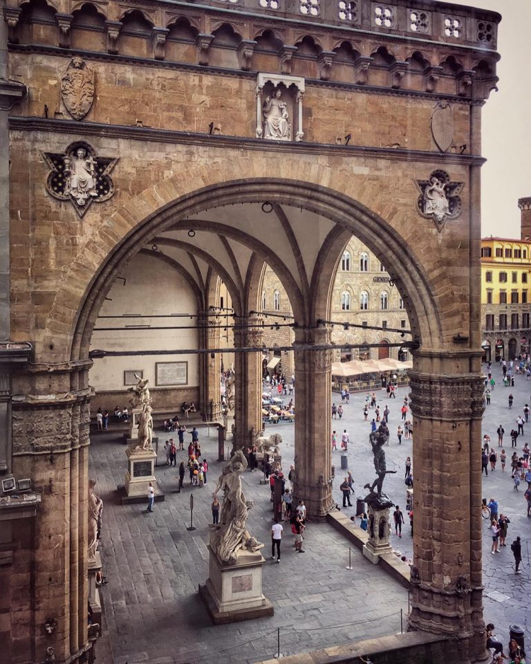 LOGGIA DEI LANZI FIRENZE