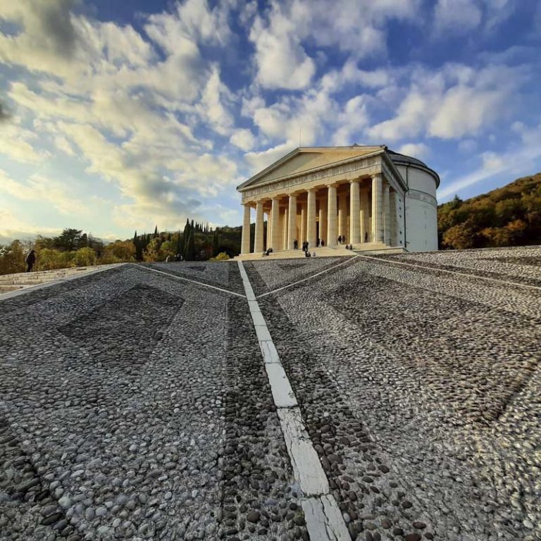 il tempio di possagno del canova