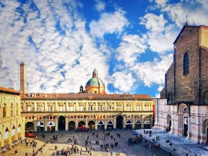 piazza maggiore a bologna